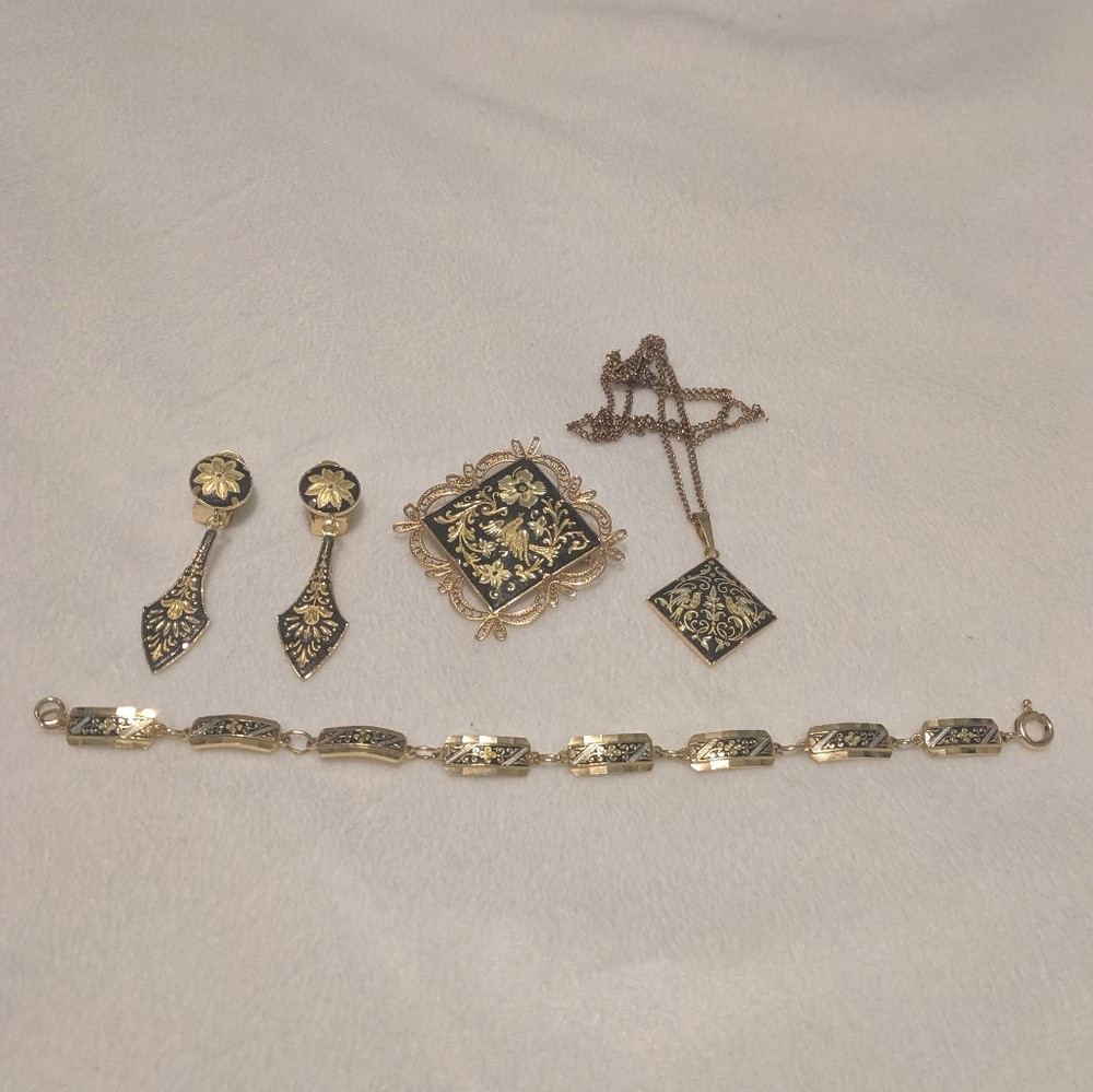 Vintage 4 piece set